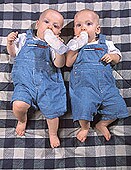 Don't Rule Out Vaginal Delivery for Twins, Study Says