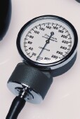 No Mental Benefits Seen for Elderly Who Stop Blood Pressure Meds